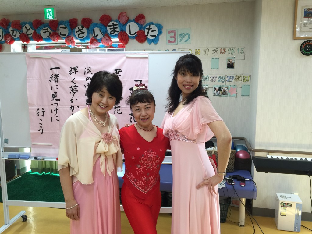 施設のダンスの先生と撮影